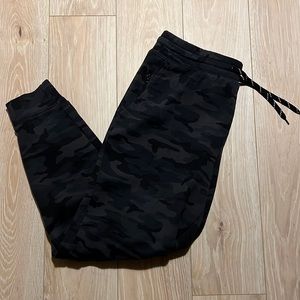 Men’s Black Camo Joggers